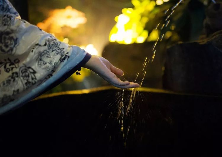 「心之真与美：傻真心者与实在者的对比」-茶馆网